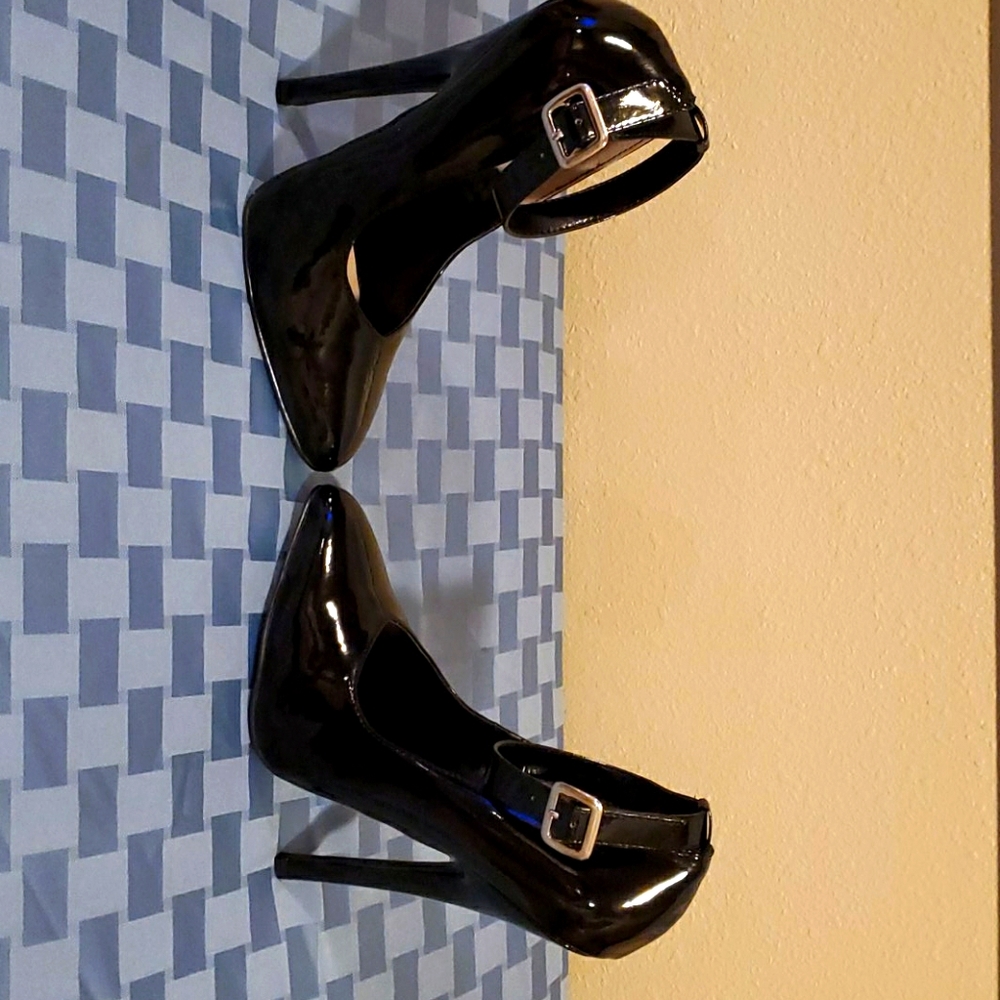 Ellie pumps